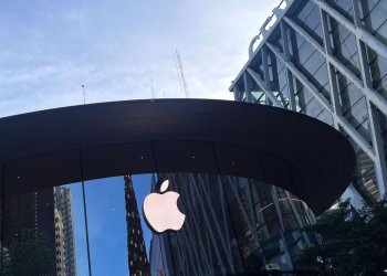 Is Apple Intelligence Merely a Conceptual “Vaporware”?